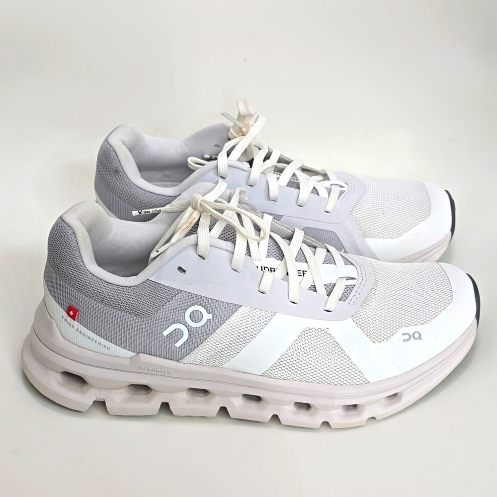 On Cloud Runner, Women's sz. 7, White/Gray